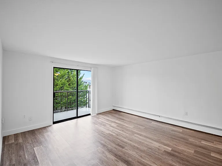 837 Ellery St — Photo 5