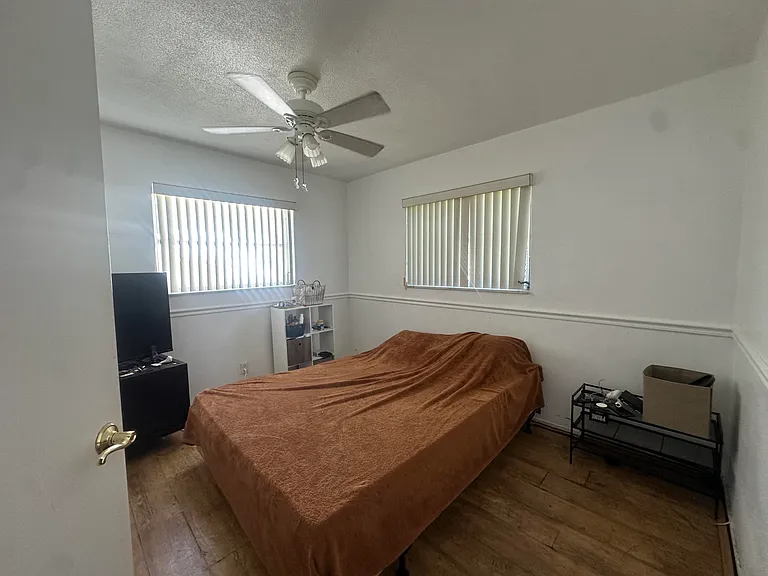 806 Ocean Dr — Photo 5
