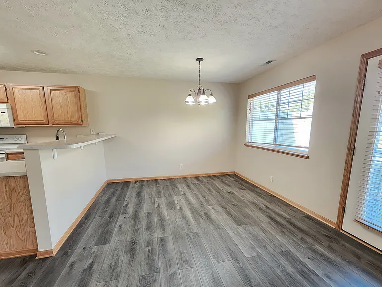1818 Sawyer St — Photo 7