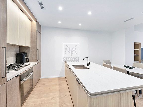 3rd image of 249 E 62nd St #3B