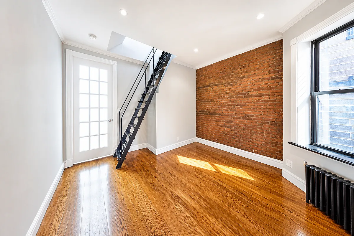 Building Photo - 219 E 23rd St #18