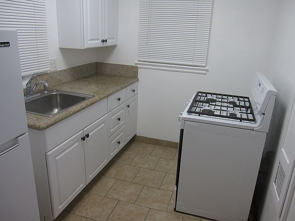 3rd image of 637 S Dunsmuir Ave APT 8