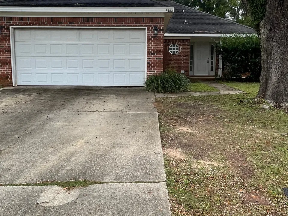 7453 Avery Ln