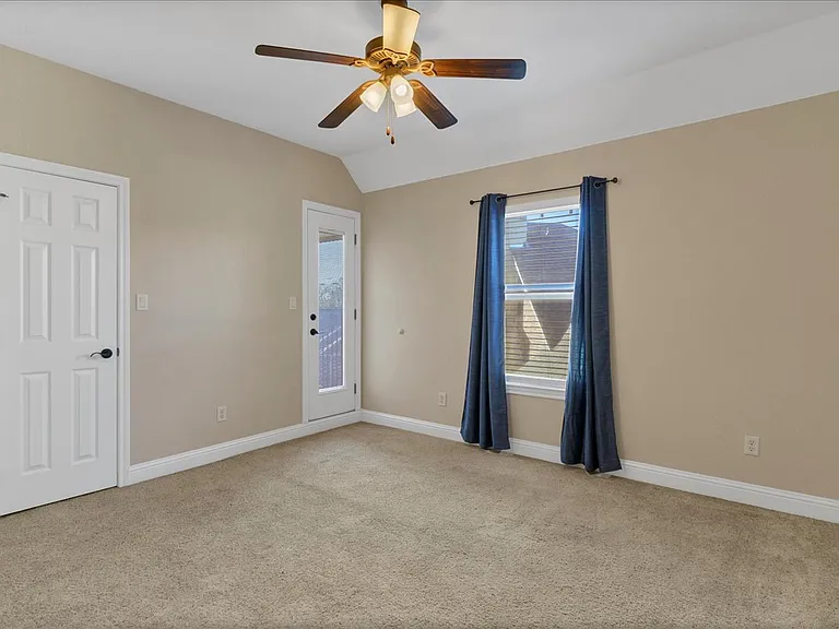 3300 Fountain Way — Photo 25