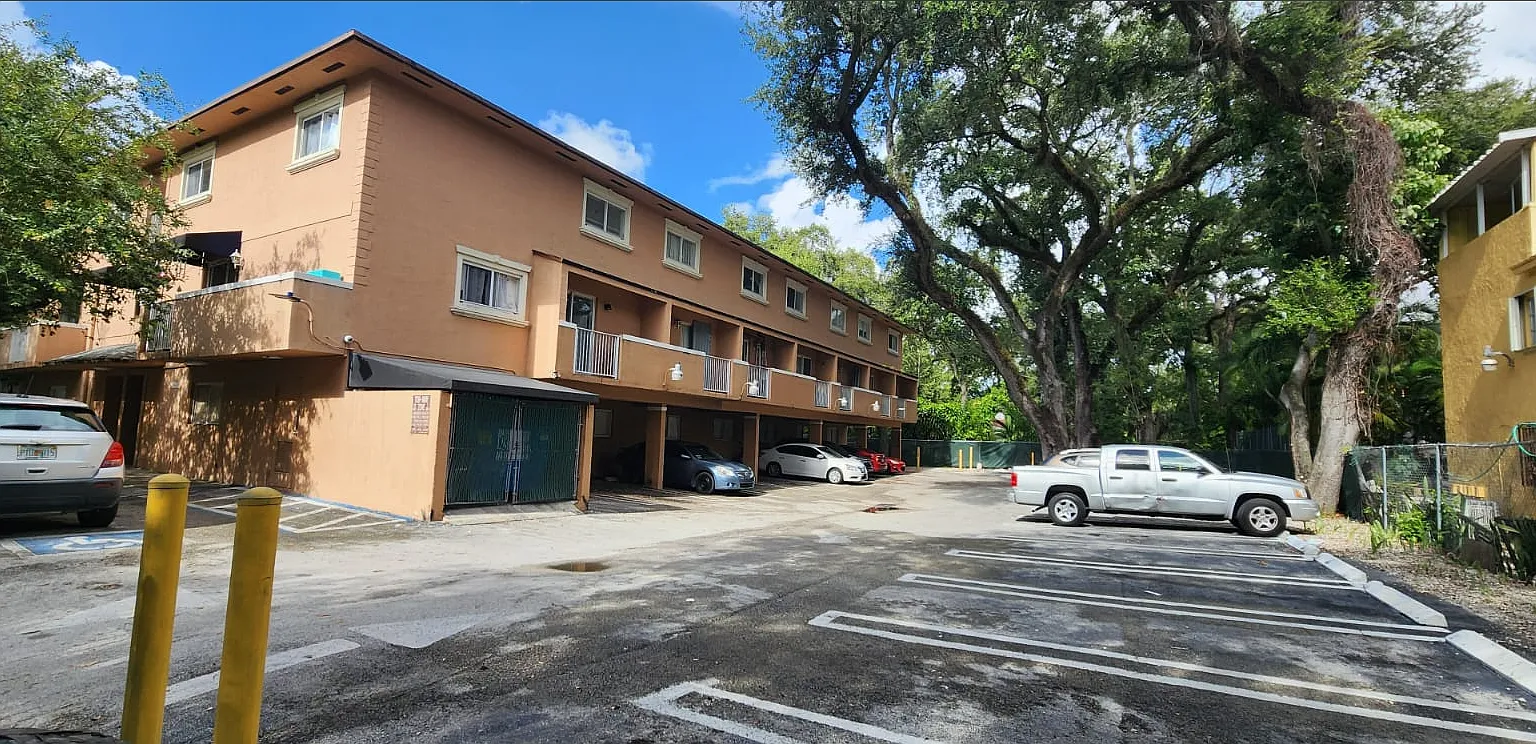 2 bed, 1.5 bath, 840 sqft, $1,950 — Photo 1