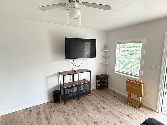 4th image of 2213 Holton St