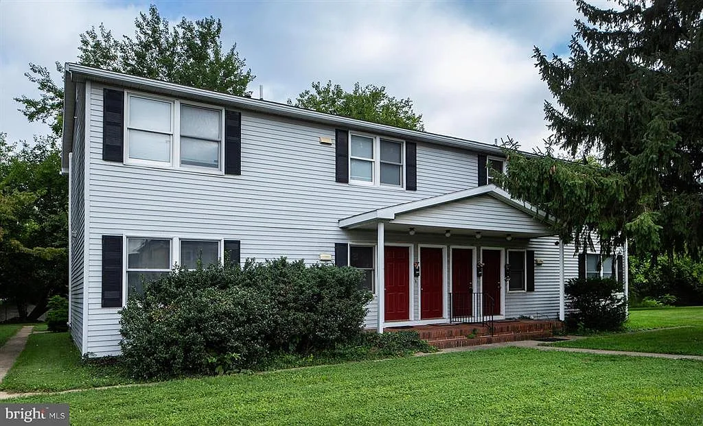 2 bed, 1100 sqft, $1,250 — Photo 3