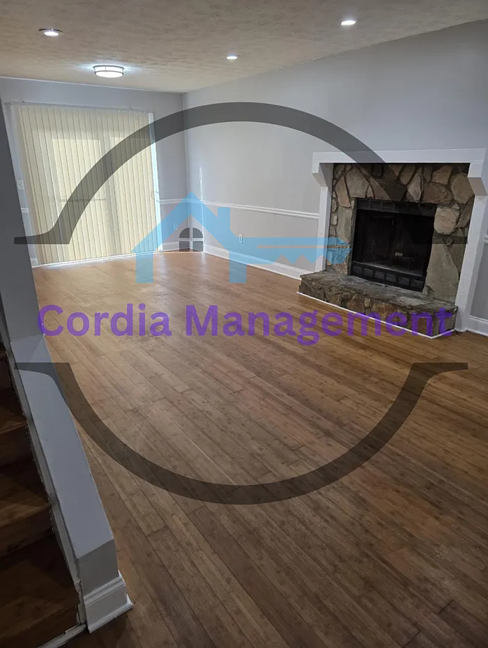 3 bed, 2.5 bath, 1300 sqft, $1,598 — Photo 2