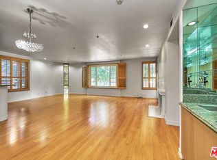 117 N Gale Dr APT 205, Beverly Hills, CA 90211