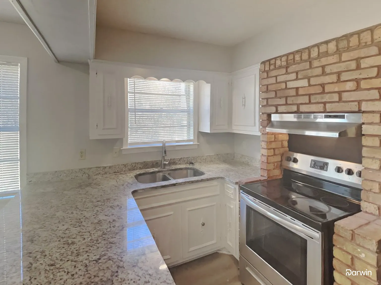 3 bed, 1.0 bath, 1281 sqft, $1,375 — Photo 2
