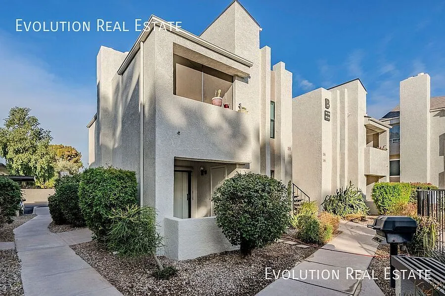 Building Photo - 7502 E Thomas Rd #105