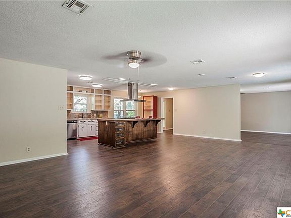 4th image of 3402 Meadow Oaks Dr