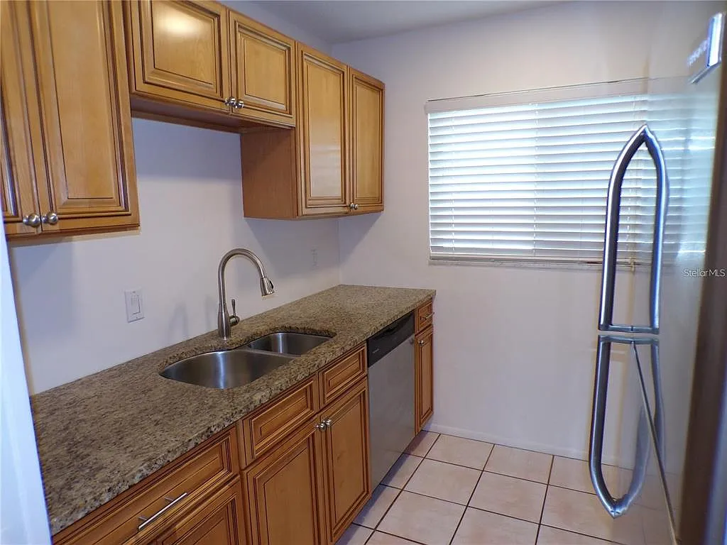 2 bed, 2.0 bath, 833 sqft, $1,500 — Photo 4