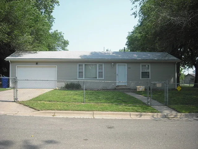 1200 W 20th St — Photo 1