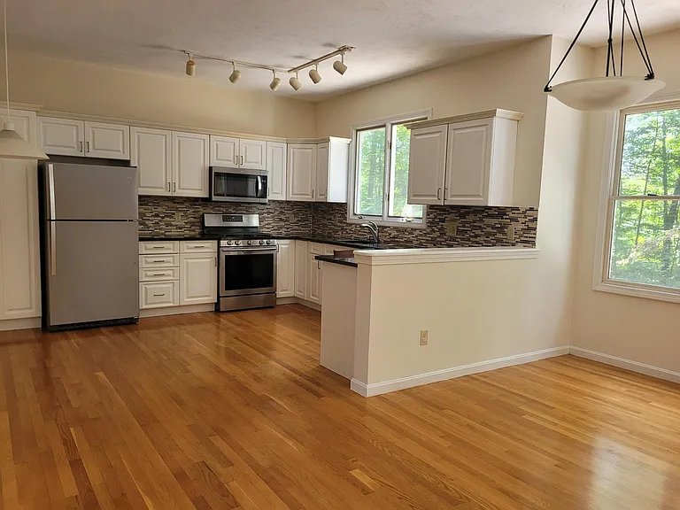 2399 Bay Rd — Photo 3