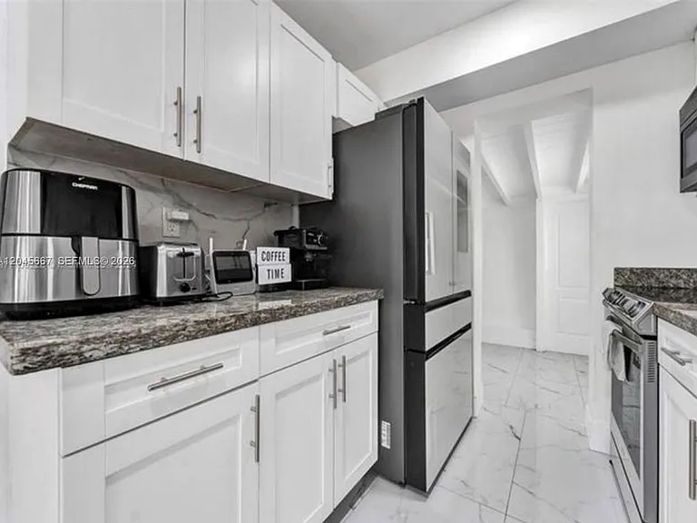 2730 NE 16th Ave #0 — Photo 3