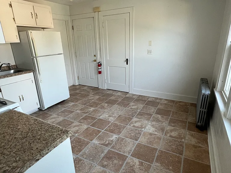 328 Jackson Ave #3 — Photo 8
