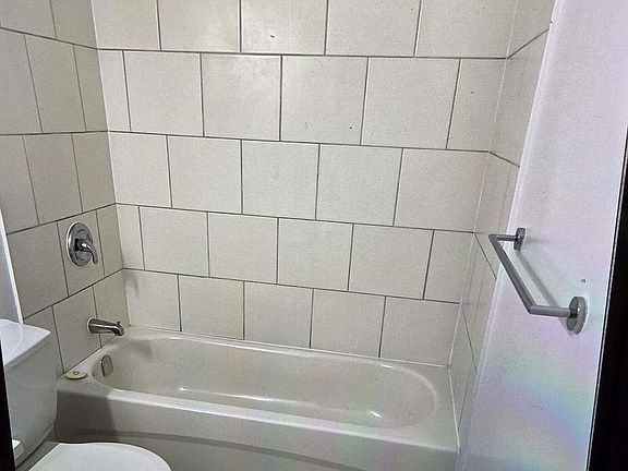 5th image of 754 Laflin St #E47042e27