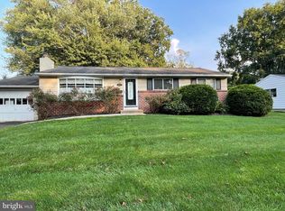 691 Valley Rd, Warminster, PA 18974