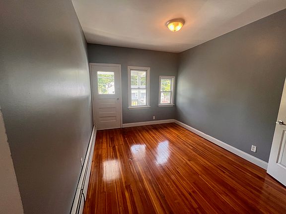 5th image of 124 Westwood Ave #2