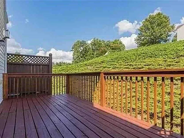 1108 Thornborough Dr — Photo 11