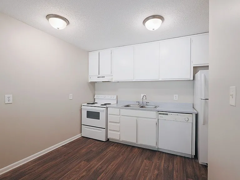 Hampton Hall | Comfort, Convenience, & Community All In One — Photo 51