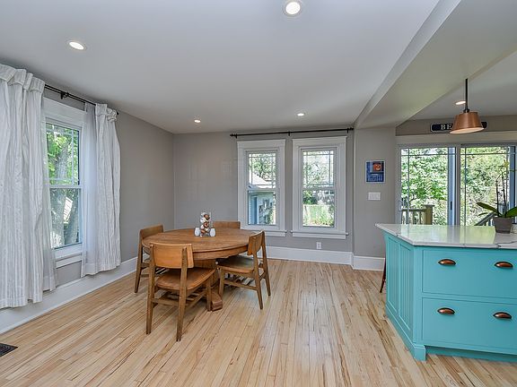 4th image of 1023 E Jefferson Ave