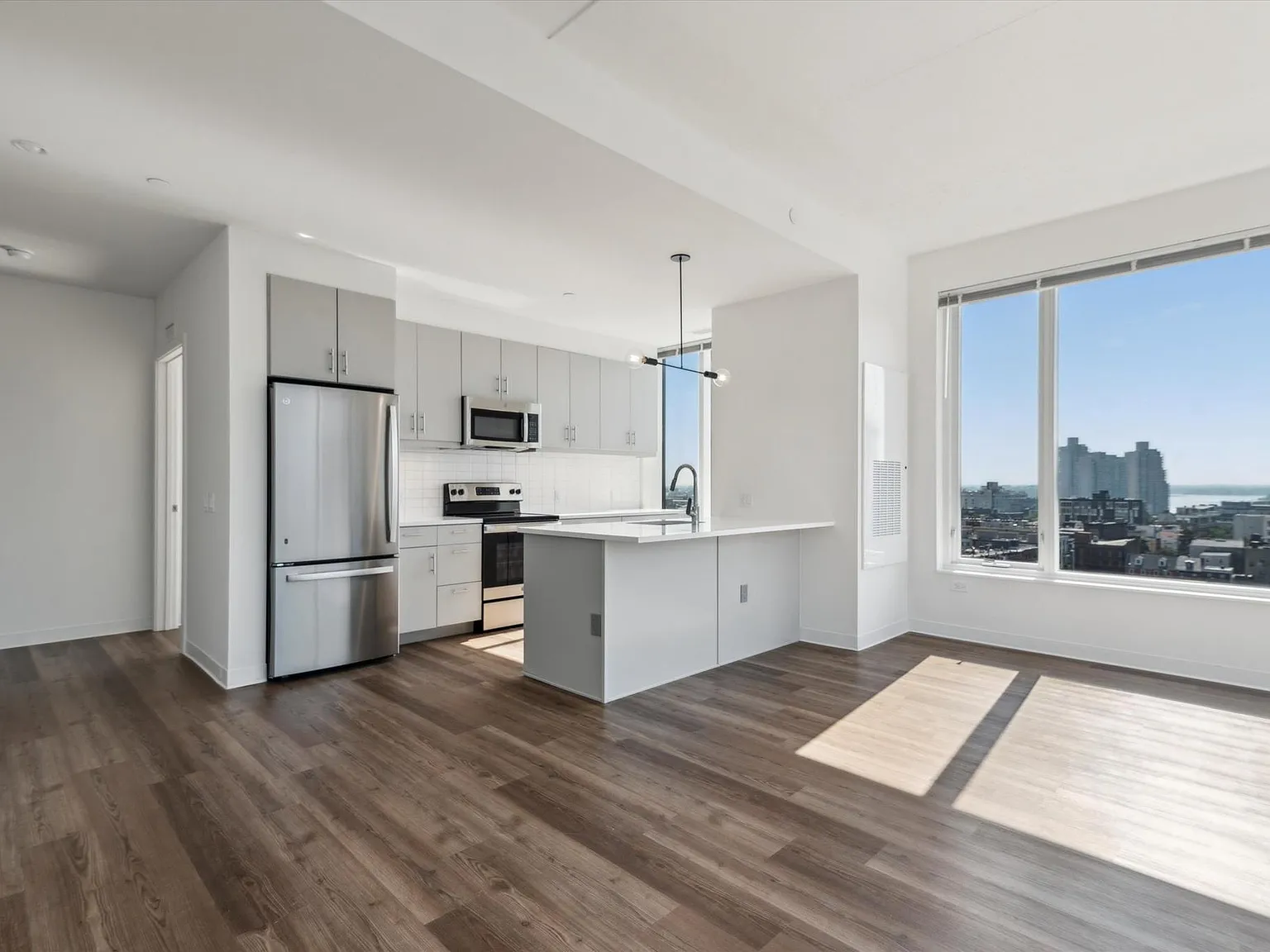 2 bed, 1100 sqft, $2,825 — Photo 3