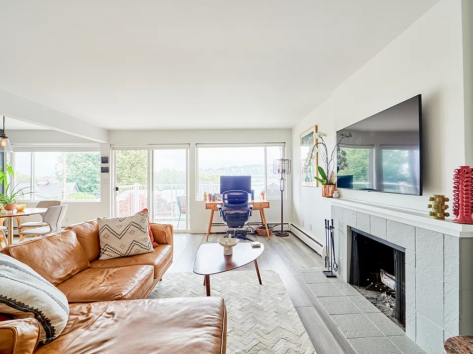 2012 Waverly Pl N #3