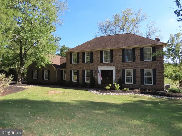 220 Woodhill Rd, Newtown, PA 18940