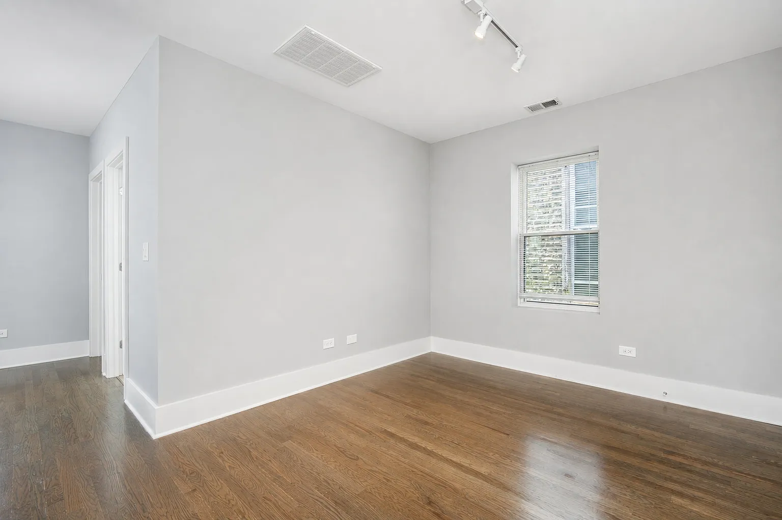 2 bed, 652 sqft, $1,850 — Photo 3