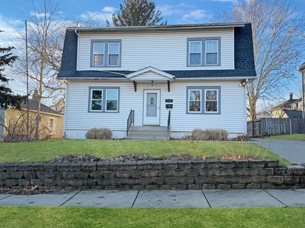 1614 S Carroll Ave, Freeport, IL 61032