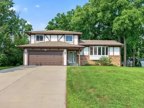 9844 Butternut St NW, Coon Rapids, MN 55448