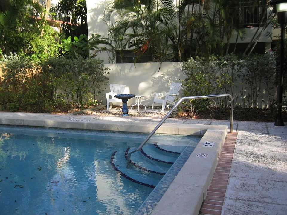 2nd image of 2545 S Bayshore Dr APT 109