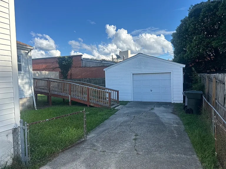 6 Thornrose Ave — Photo 2