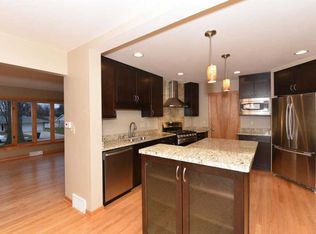 1519 N 118th St, Wauwatosa, WI 53226
