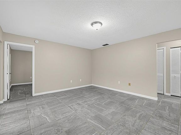 4th image of 523 HUNTER CIRCLE