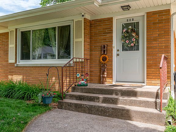 3rd image of 608 6th St