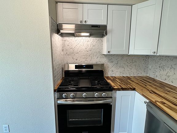 4th image of 1266 Edgewood Dr