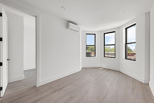 1st image of 388 Cornelia St APT 6