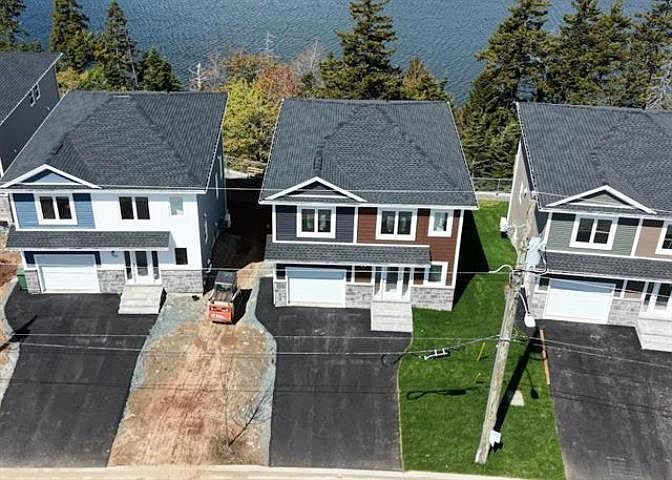 1st image of 103 Flatrock Cres