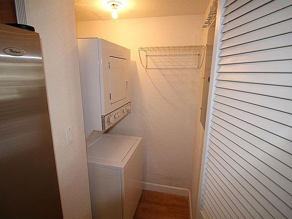 4th image of 151 NE 16th Ave