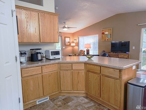 2nd image of 481 E Lakeshore Dr E