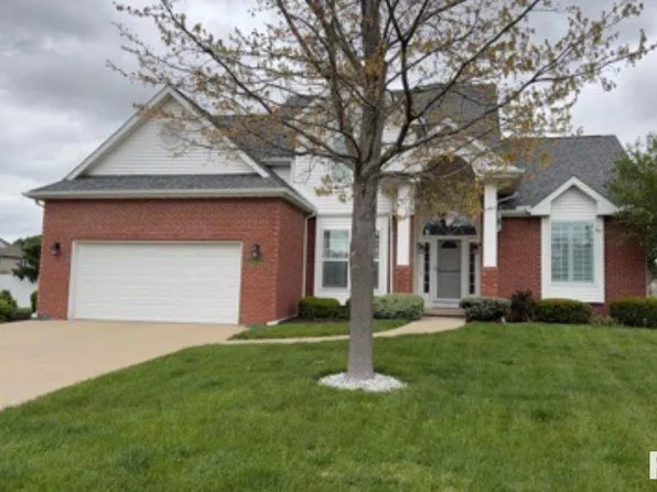 64 Saint Marks Cir, Morton, IL 61550