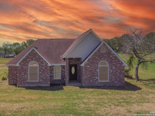 3892 STATE HIGHWAY 97, Floresville, TX 78114