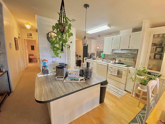 5th image of 1042 Cosmos Dr #76