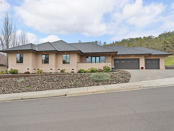 2nd image of 1518 NE Vista Fe Ct