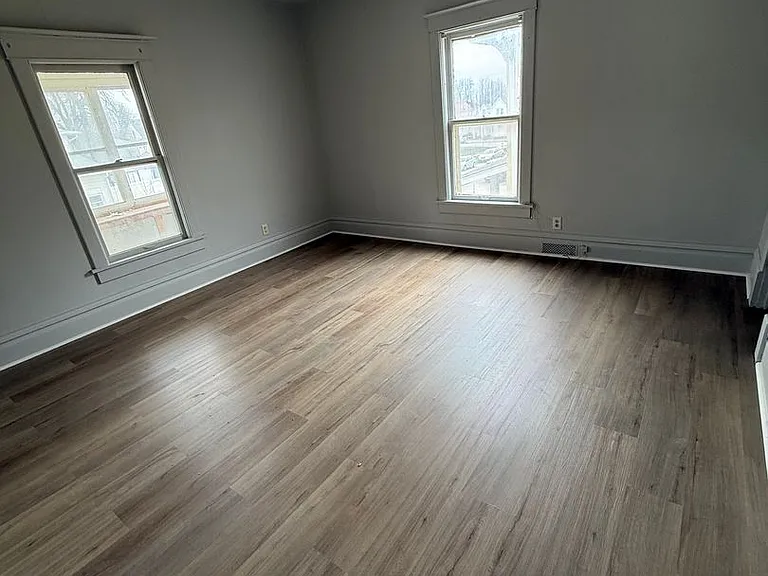 415 George St — Photo 5