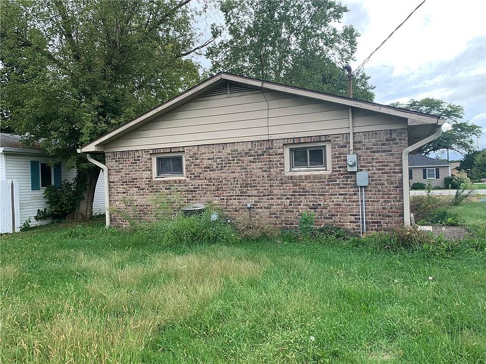 2nd image of 306 W Main St