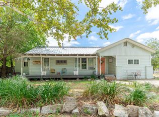 2809 Nichols St, Kerrville, TX 78028